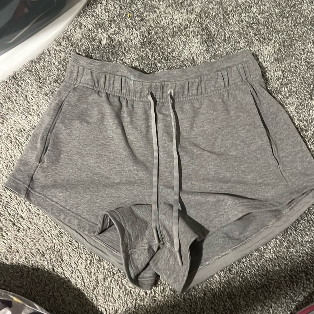 Lululemon inner glow shorts